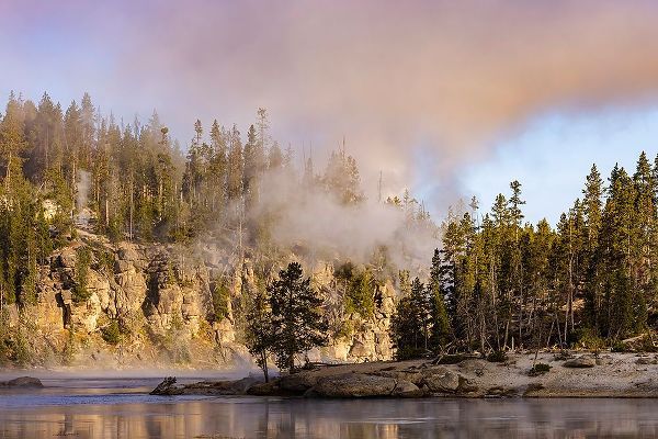 Jones, Adam 아티스트의 Morning mist on Yellowstone River-Yellowstone National Park-Wyoming작품입니다.